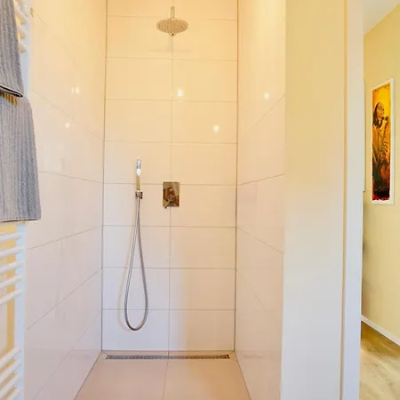 Exklusives Rhein-lounge Mit Direktem Rheinblick, Sauna, 2 Schlafzimmern, Parkplatz Fuer Bis Zu 5 Gaeste * Urmitz