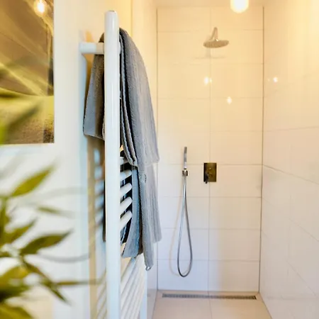 Appartamento Exklusives Rhein-lounge Mit Direktem Rheinblick, Sauna, 2 Schlafzimmern, Parkplatz Fuer Bis Zu 5 Gaeste Urmitz