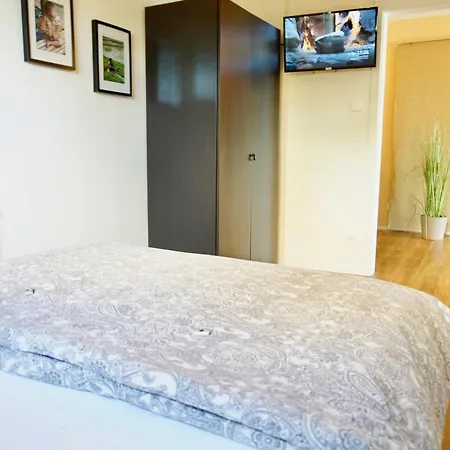 Appartamento Exklusives Rhein-lounge Mit Direktem Rheinblick, Sauna, 2 Schlafzimmern, Parkplatz Fuer Bis Zu 5 Gaeste Urmitz