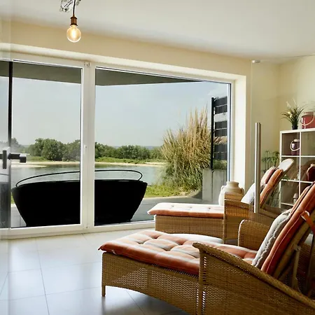 Exklusives Rhein-lounge Mit Direktem Rheinblick, Sauna, 2 Schlafzimmern, Parkplatz Fuer Bis Zu 5 Gaeste Urmitz