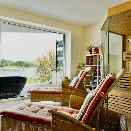 Exklusives Rhein-lounge Mit Direktem Rheinblick, Sauna, 2 Schlafzimmern, Parkplatz Fuer Bis Zu 5 Gaeste * Urmitz