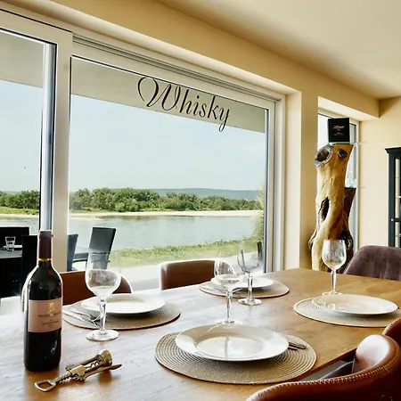 Appartamento Exklusives Rhein-lounge Mit Direktem Rheinblick, Sauna, 2 Schlafzimmern, Parkplatz Fuer Bis Zu 5 Gaeste *