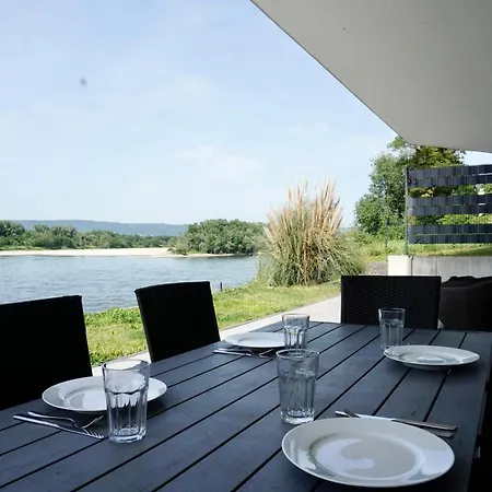 Exklusives Rhein-lounge Mit Direktem Rheinblick, Sauna, 2 Schlafzimmern, Parkplatz Fuer Bis Zu 5 Gaeste Urmitz