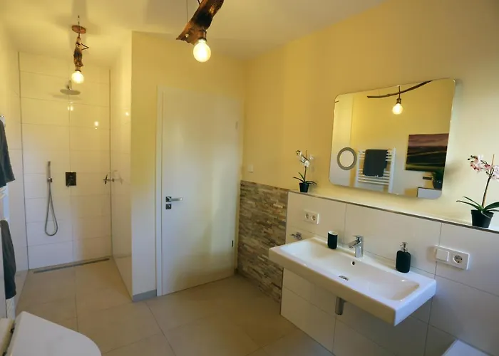 Exklusives Rhein-lounge Mit Direktem Rheinblick, Sauna, 2 Schlafzimmern, Parkplatz Fuer Bis Zu 5 Gaeste דירה Urmitz