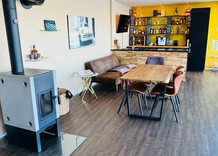 Exklusives Rhein-lounge Mit Direktem Rheinblick, Sauna, 2 Schlafzimmern, Parkplatz Fuer Bis Zu 5 Gaeste * Urmitz